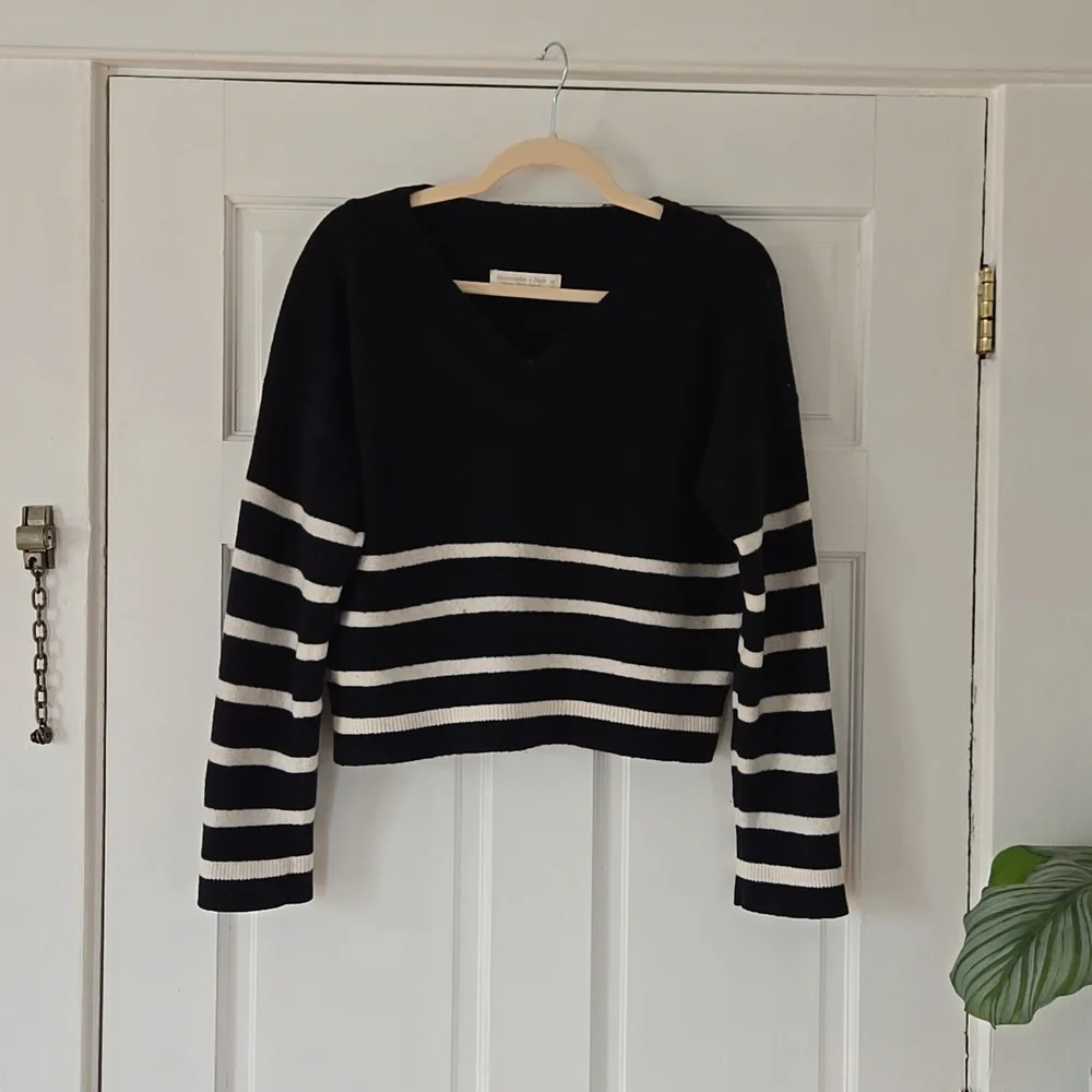 A&F Merino Wool-Blend V-Neck Sweater - Picture 1 of 5